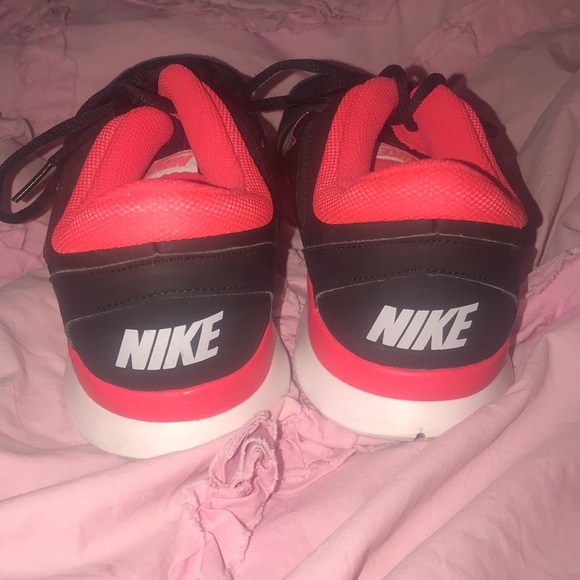 Women’s Nike shoes - Picture 4 of 6